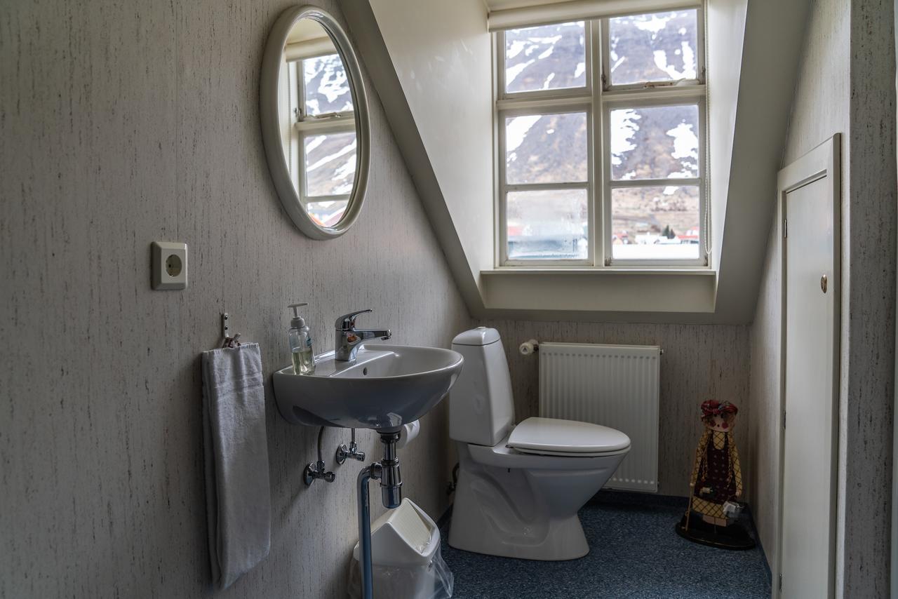Guesthouse Gamla Ísafjörður Zewnętrze zdjęcie