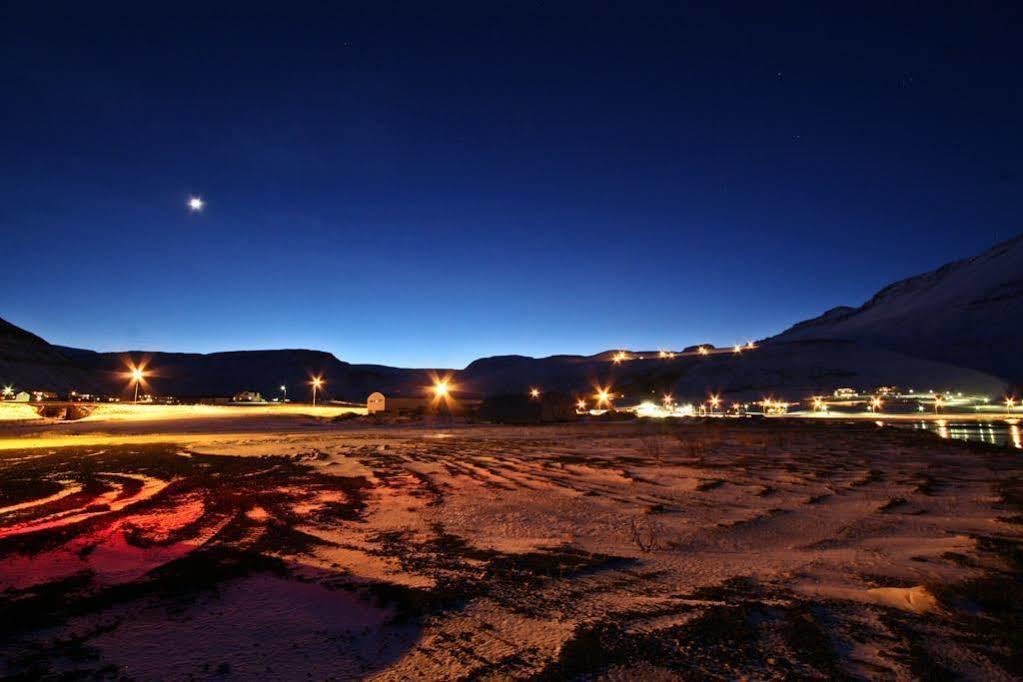 Guesthouse Gamla Ísafjörður Zewnętrze zdjęcie
