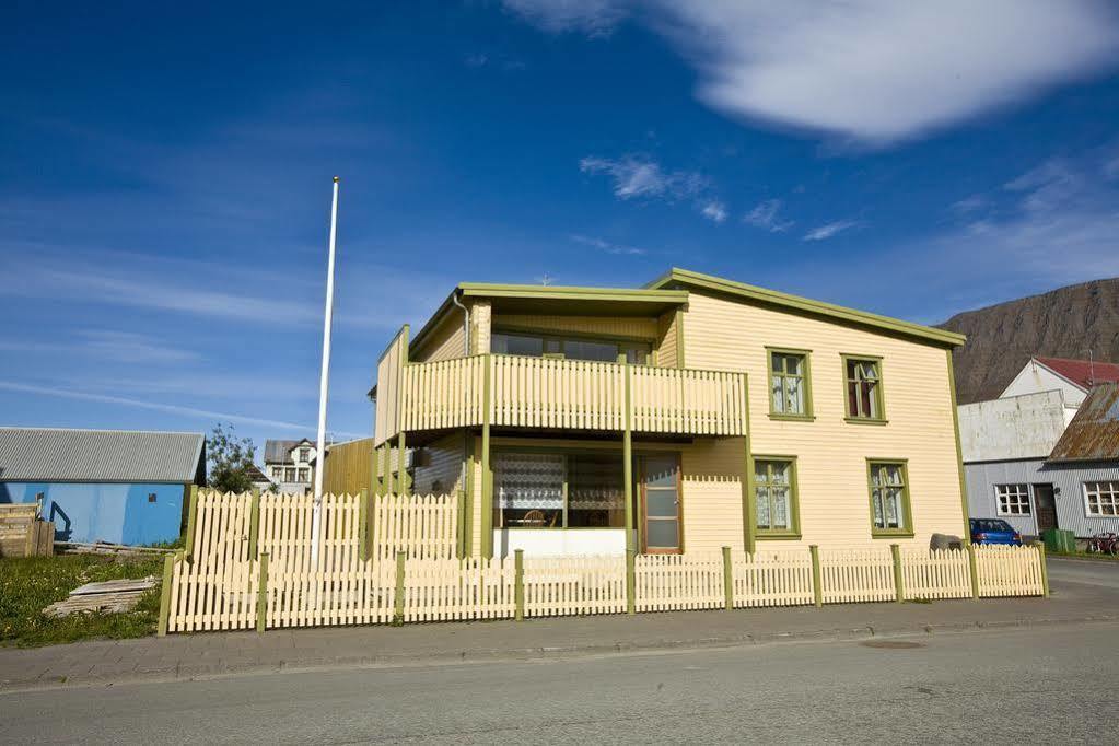 Guesthouse Gamla Ísafjörður Zewnętrze zdjęcie